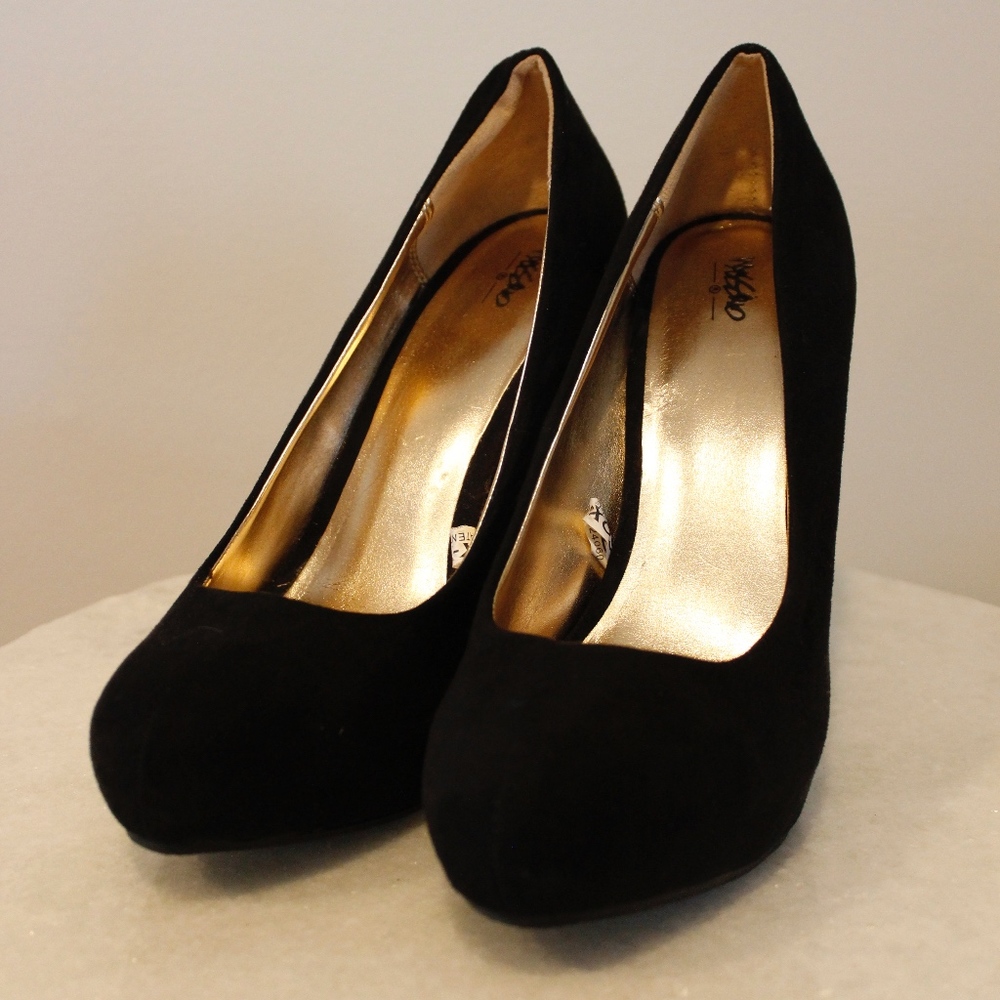 Massimo Suede Black Pumps w/ Gold interior